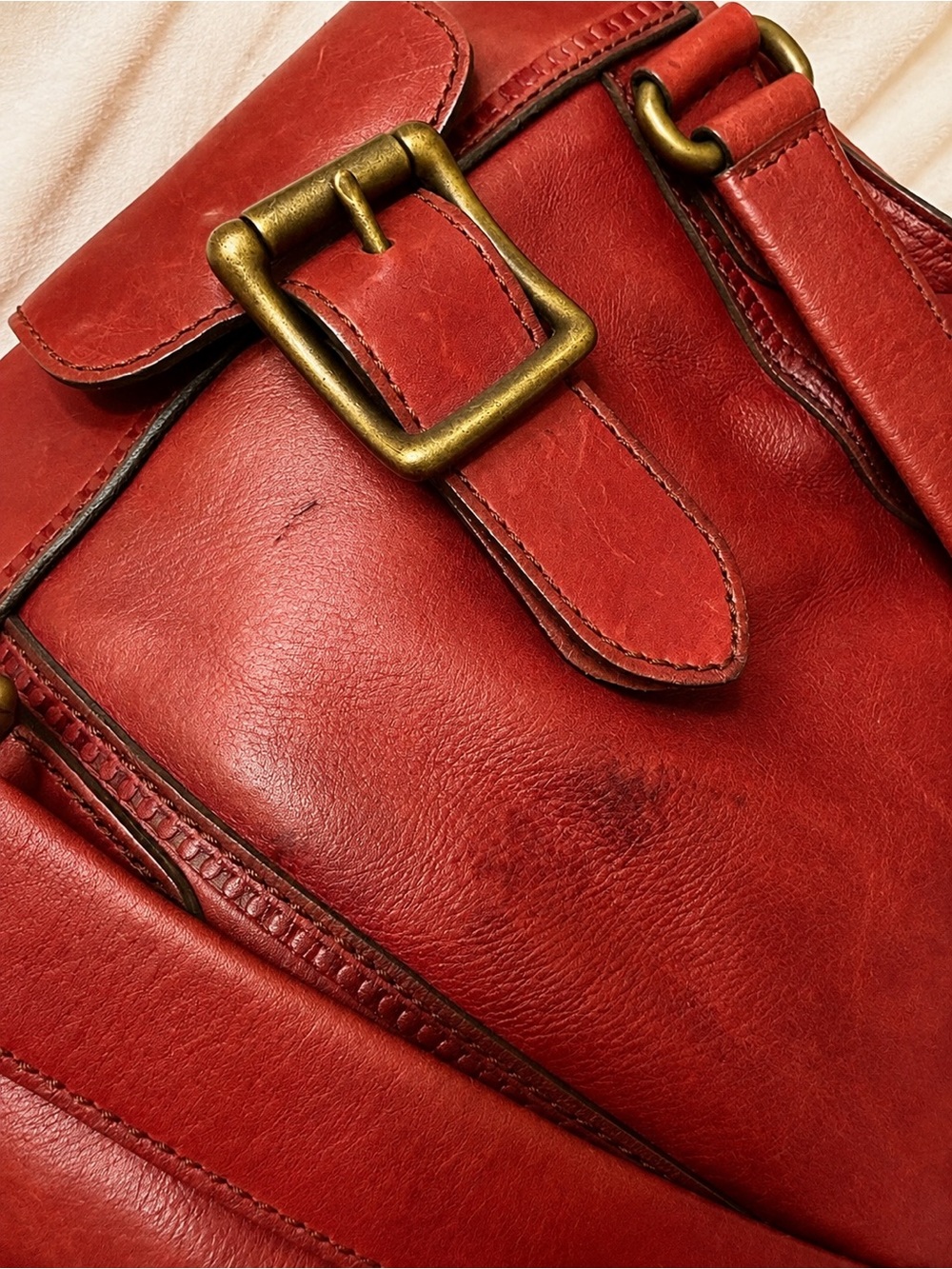 Fossil Classic Red Leather Tote Shoulder Bag with Brass Key Charm - Picture 5 of 5